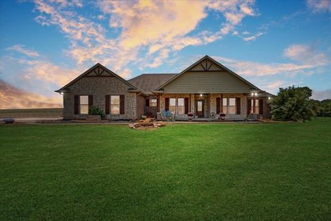 516 Spring Town Road Van Alstyne TX 75495