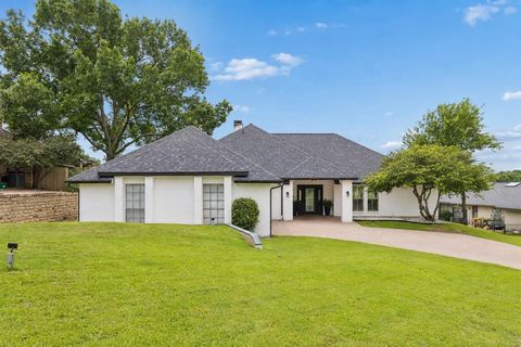Photo of 301 Hill Lane, Trophy Club, TX 76262 (MLS # 21271482)