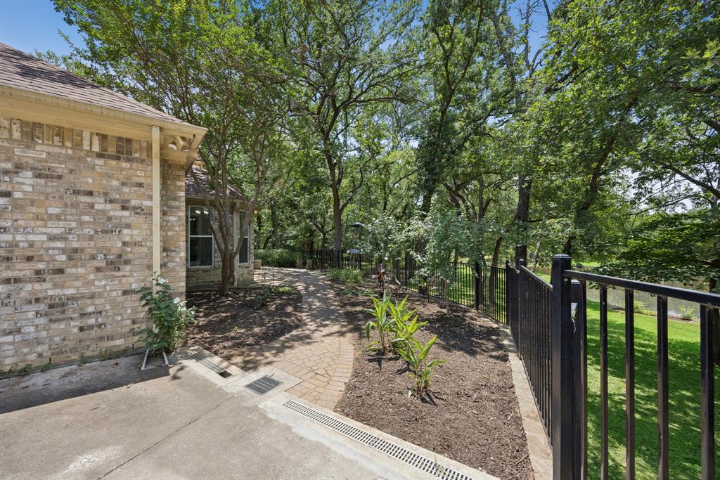 939 Garnet Cove