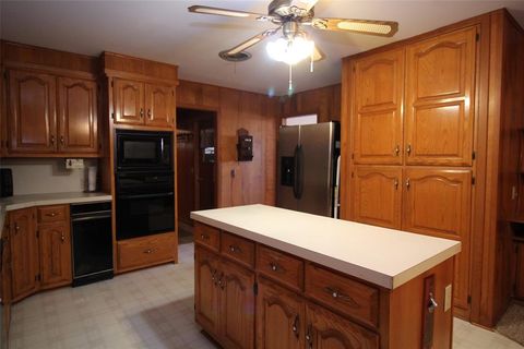 Tiny photo for 1621 W Main Street, Munday, TX 76371 (MLS # 21100534)