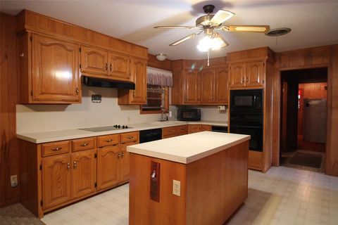 Tiny photo for 1621 W Main Street, Munday, TX 76371 (MLS # 21100534)