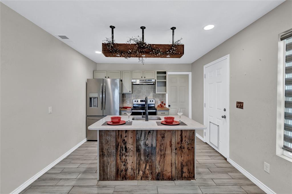 124 W Sparrow Drive