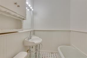 HOUSTONS A J - Residential Lease