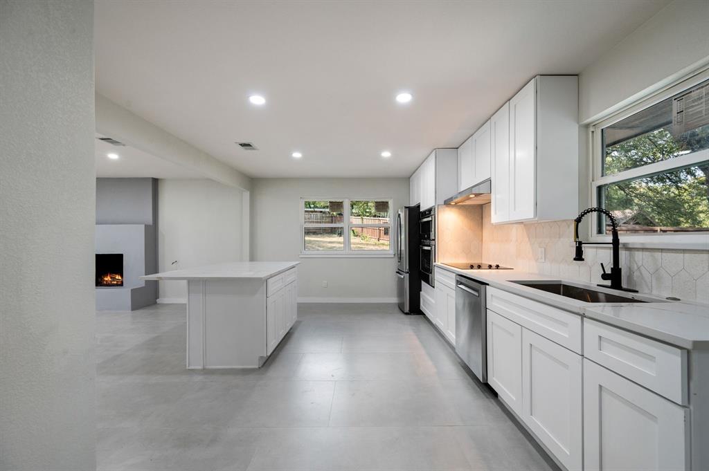 1200 Tanglewood Trail