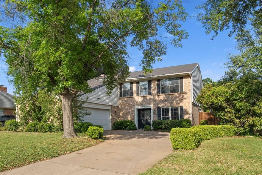 Elevate your lifestyle with this stunning 2-story home located in the well-established Wood Creek addition. Just minutes away from the vibrant Arlington Entertainment District, conveniently located near popular attractions such as Six Flags, the Dallas Cowboys stadium, Globe Life Field, Hurricane Harbor, the Texas Rangers ballpark, and plenty of shops and restaurants. This remarkable home boasts an array of unique customizations that set it apart from the rest. With 4 spacious bedrooms, a versatile office space, a cozy reading nook in the living room, and an additional sunroom that could easily transform into a second office or study area connected to a good-sized balcony. A side-entry oversized 2-car garage and a large backyard with a covered patio perfect for outdoor entertainment.
Featuring brand new flooring throughout, this move in ready home is waiting for you! Don’t miss the opportunity to make this charming property your own.