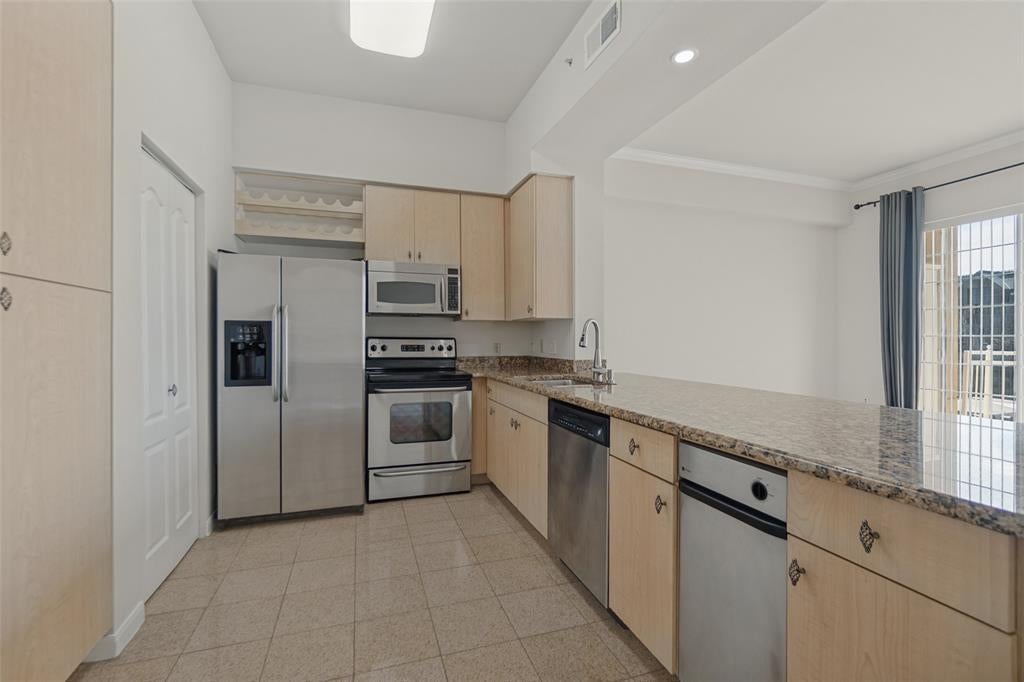 3225 Turtle Creek Boulevard 1012