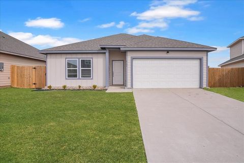 Photo of 4704 Delano Street, Greenville, TX 75401 (MLS # 21179238)