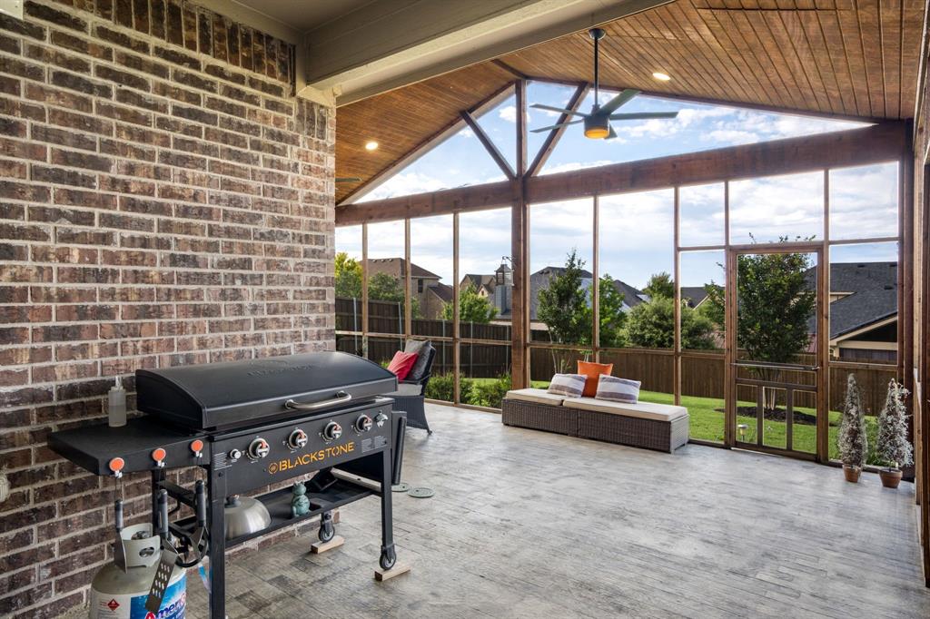 Photo 1 of 31 — 560 Winnetka Drive, Oak Point, TX 75068