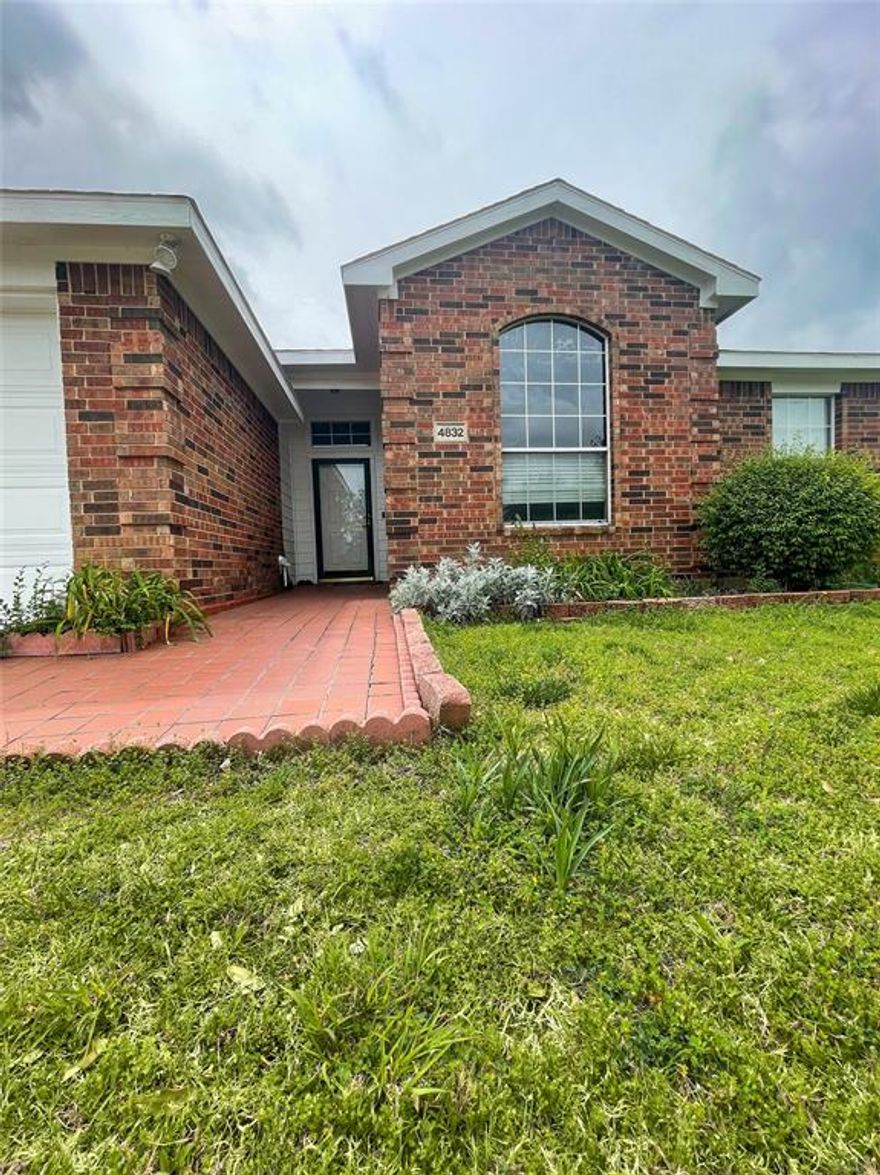 Pride of ownership shows throughout the property. Move in ready! 3 bedrooms, 2 full baths, with open kitchen, dinning and large living room. High ceilings throughout and plenty of light in this beautiful home. Fresh paint, HVAC system still under warranty. Covered patio and good size yard with NO HOA. Highly rated McKinney schools, very close to parks and shopping along Hwy 380.