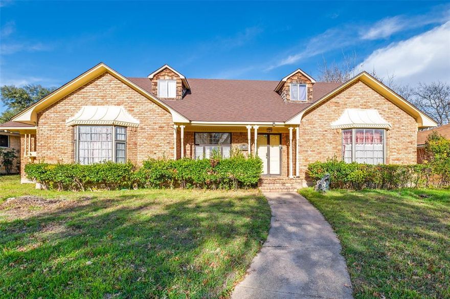 Well-maintained 4-bedroom, 3-bath single-family home offering 2,576 square feet of comfortable living space. This spacious residence features a functional floor plan with generously sized bedrooms and multiple living areas, ideal for both everyday living and entertaining. Pride of ownership is evident throughout. Conveniently located near shops, restaurants, and hospitals, this home provides easy access to local schools, shopping, dining, and major highways. A great opportunity to own a move-in ready home in an established neighborhood.