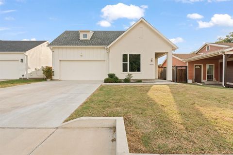 Photo of 2825 Townsend Drive, Fort Worth, TX 76110 (MLS # 21091185)