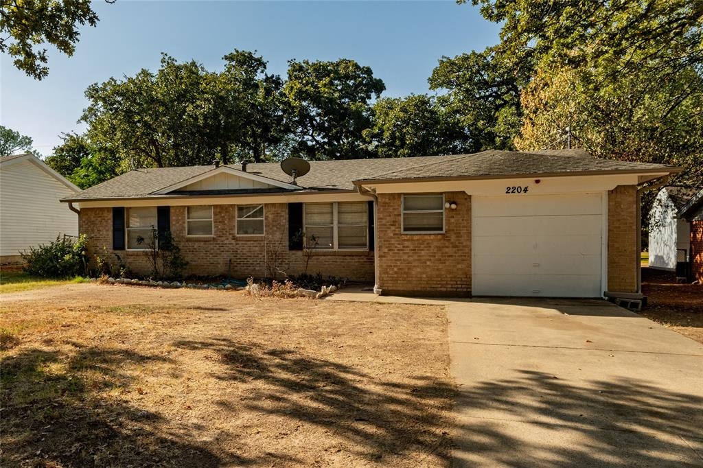 2204 Cales Drive