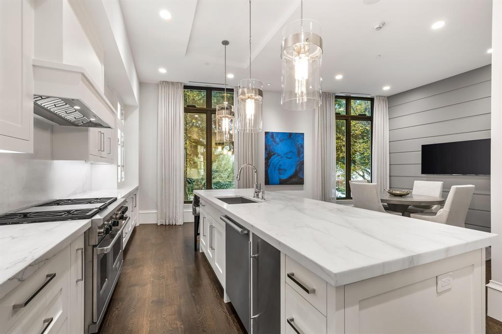 Tower & Regency Row Residence Condo - Residential