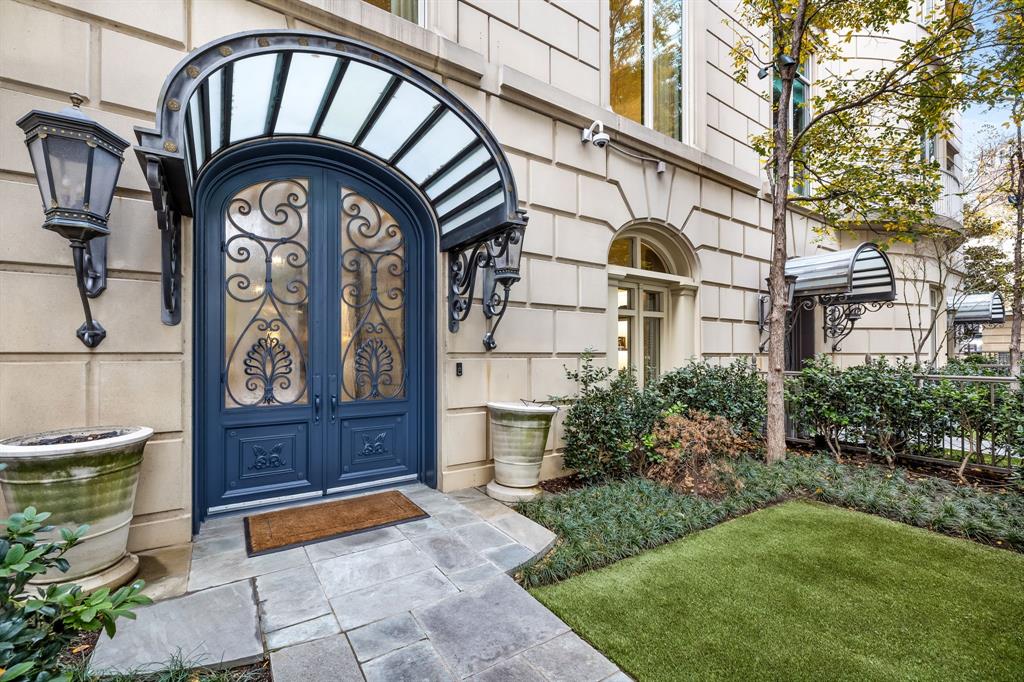 Tower & Regency Row Residence Condo - Residential