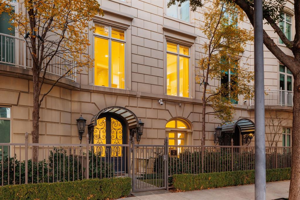 Tower & Regency Row Residence Condo - Residential