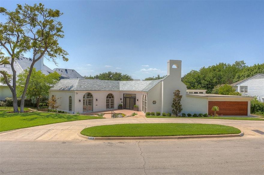 Completely remodeled one-owner residence nestled along the picturesque Hazelwood Drive. Ideal for hosting gatherings, this home features expansive living spaces, a formal dining room, a well-appointed kitchen with a wet bar, and a cozy breakfast nook. The primary suite boasts a comfortable sitting area, an expansive walk-in closet, and an adjoining study. The lower level's fourth bedroom, complete with a full bath, currently serves as an additional den. Throughout the home, you'll find vaulted ceilings, large windows, and beautiful hardwood floors. Step outside to the generous upper-level deck, which overlooks a green space below. Conveniently situated in proximity to Rivercrest Country Club, museums, dining, and shopping options.