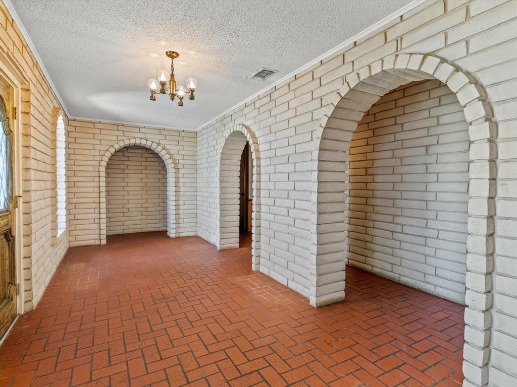 Queens Peak - Residential