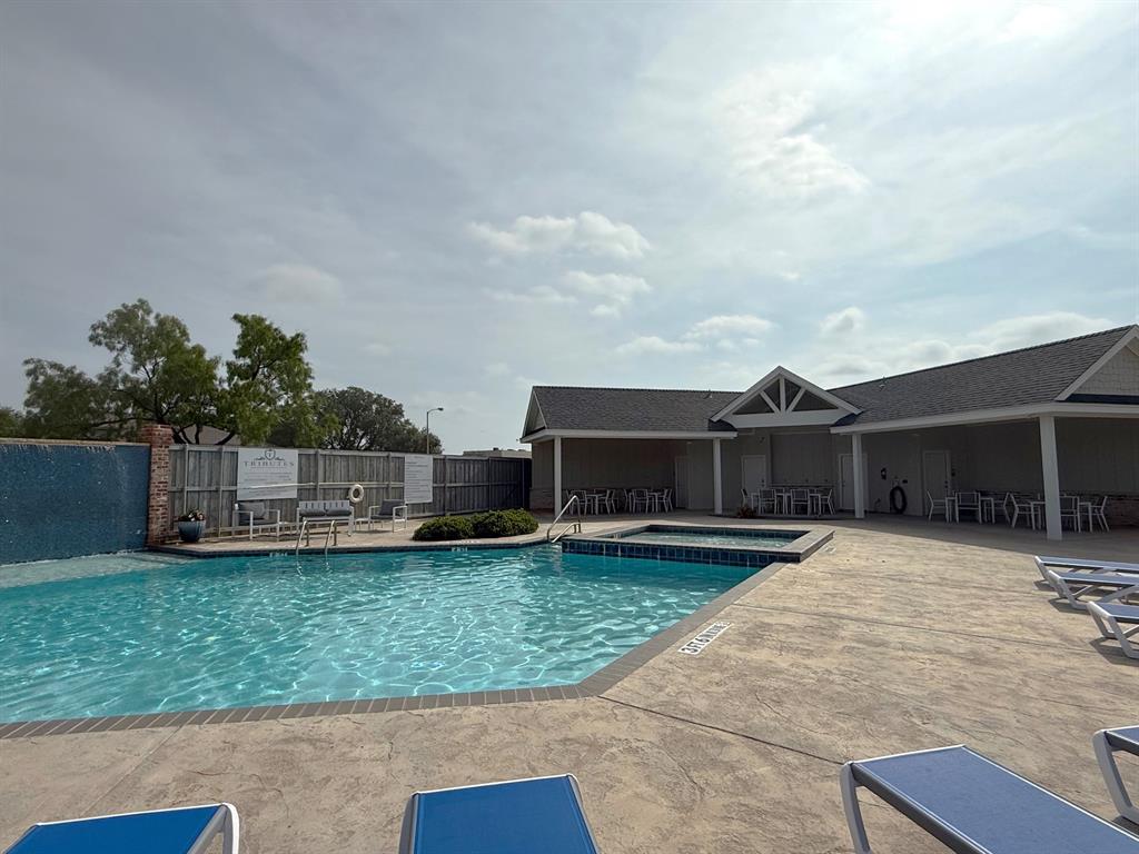 3341 Torrey Pine