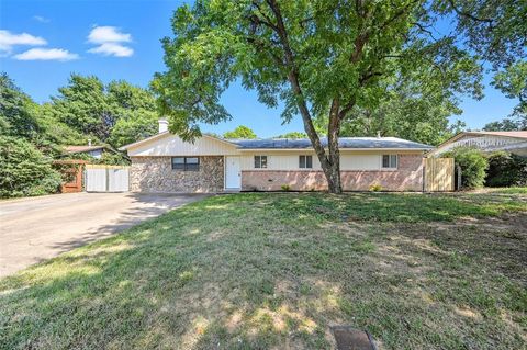705 Hickory Street Arlington TX 76012
