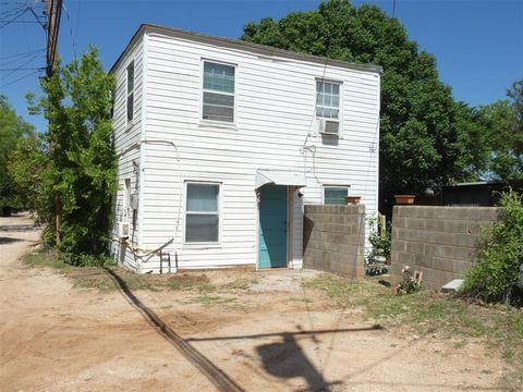 Photo of 609 EN 16th Street #C, Abilene, TX 79601 (MLS # 21095019)