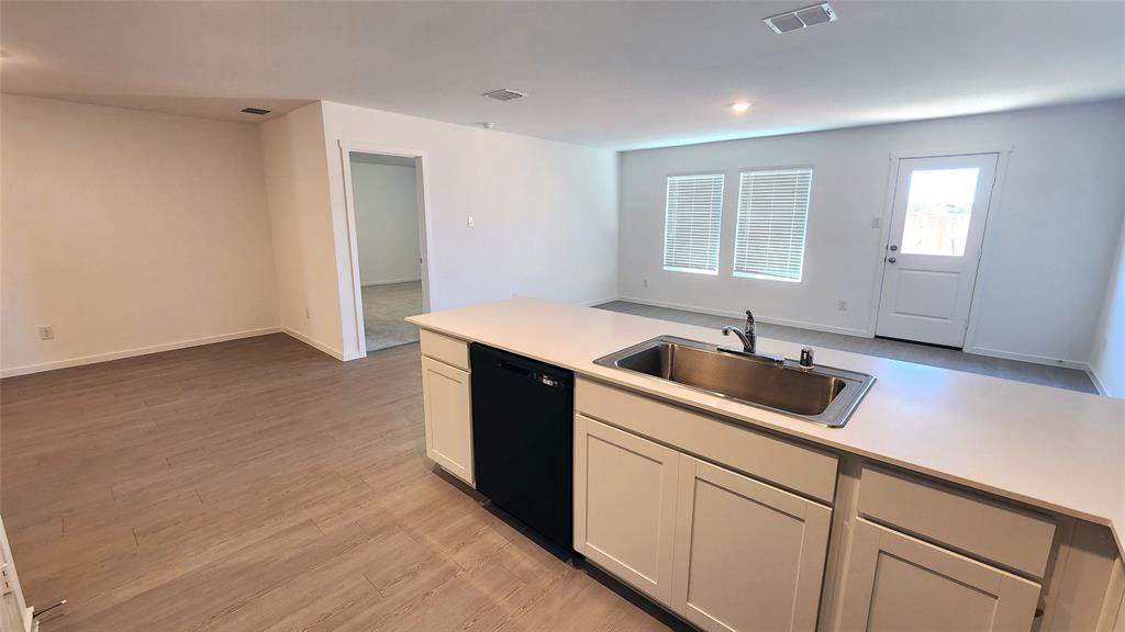 LANDING AT CREEKSIDE - Residential Lease