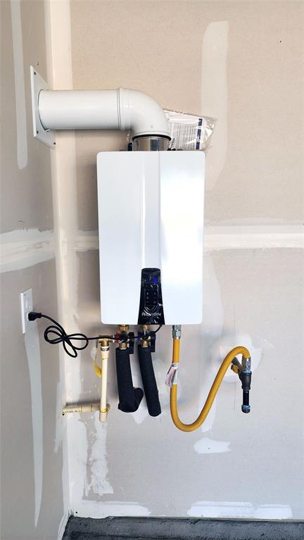 LANDING AT CREEKSIDE - Residential Lease