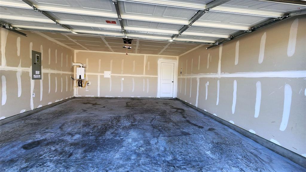 LANDING AT CREEKSIDE - Residential Lease