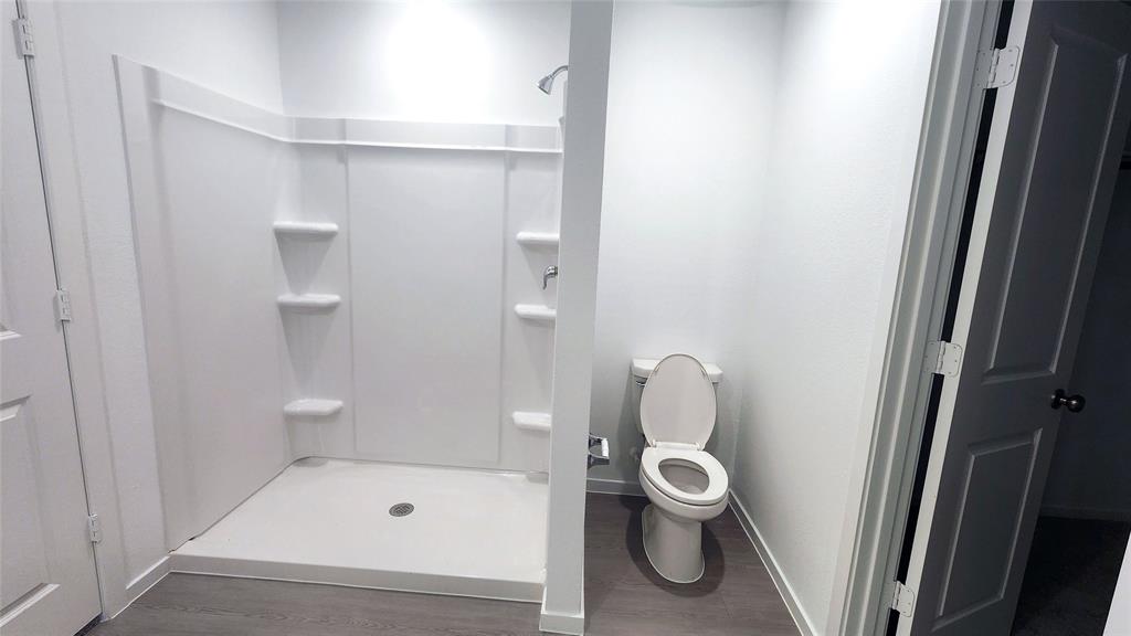 LANDING AT CREEKSIDE - Residential Lease