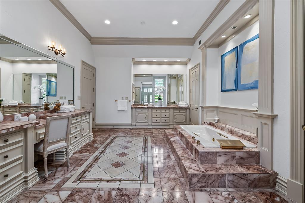 Williamsburg At Preston - Residential