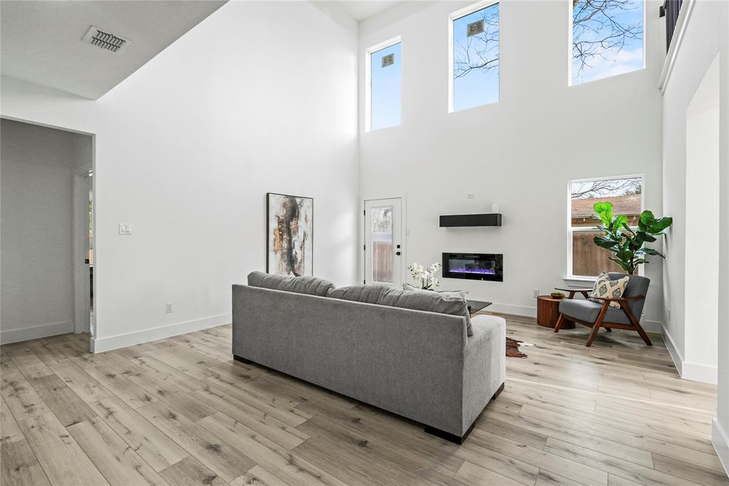 EVELYN HEIGHTS - Residential