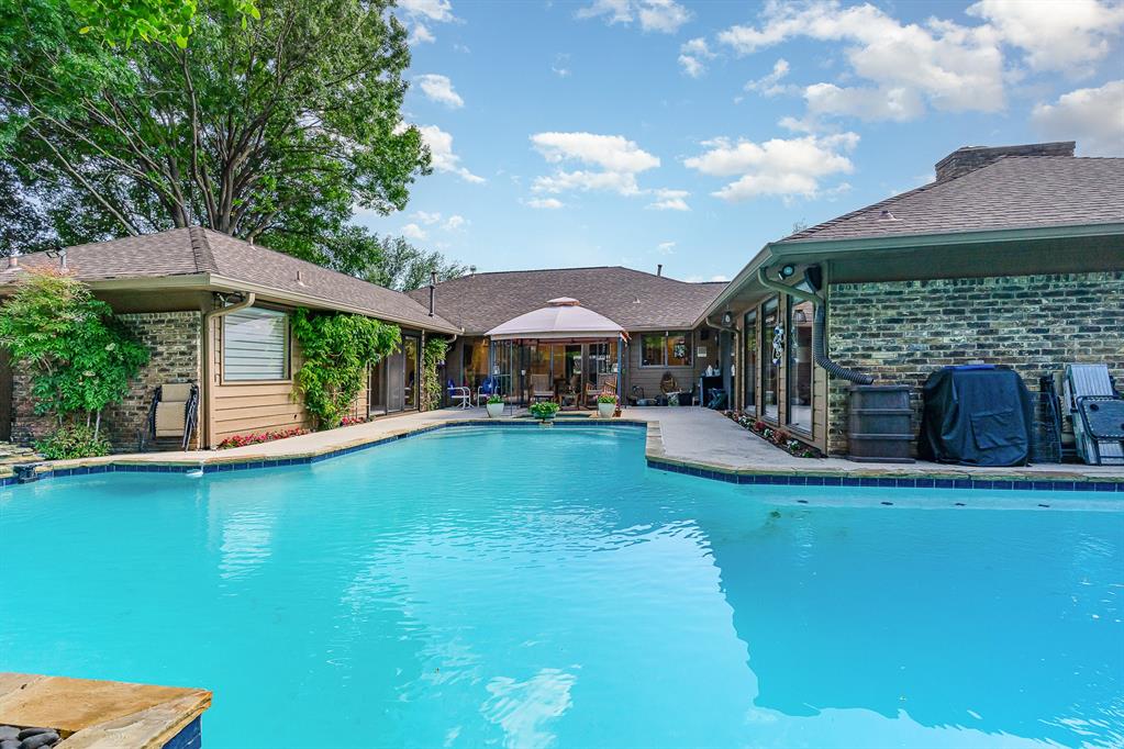 2204 Bridge View Lane
