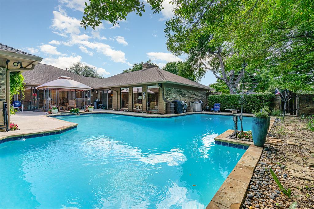 2204 Bridge View Lane