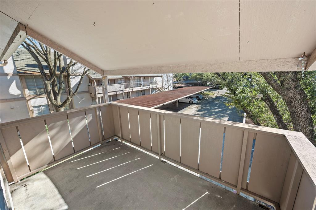 HOLLOWS NORTH CONDOMINIUM - Residential