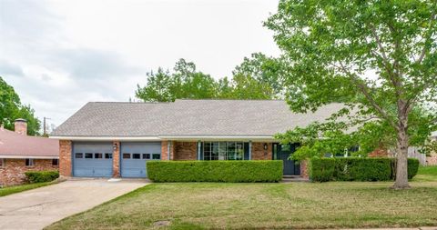 Photo of 6413 Winn Street, Fort Worth, TX 76133 (MLS # 21242006)
