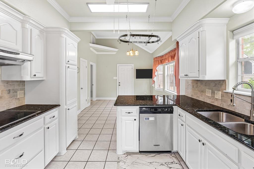 Benton, Louisiana 71006, United States, 4 Bedrooms Bedrooms, ,2 BathroomsBathrooms,Residential,Pending,57837