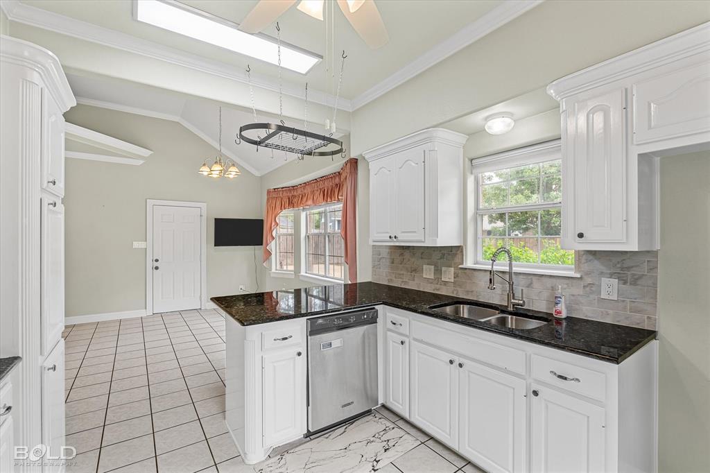 Benton, Louisiana 71006, United States, 4 Bedrooms Bedrooms, ,2 BathroomsBathrooms,Residential,Pending,57837