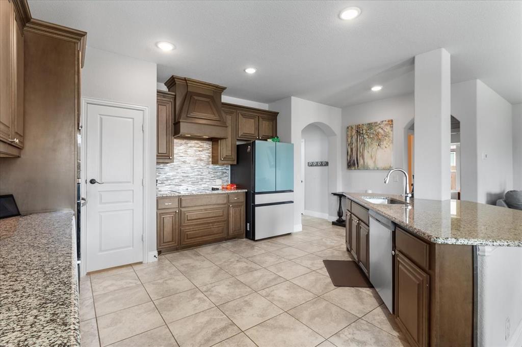 2000 Maplewood Drive