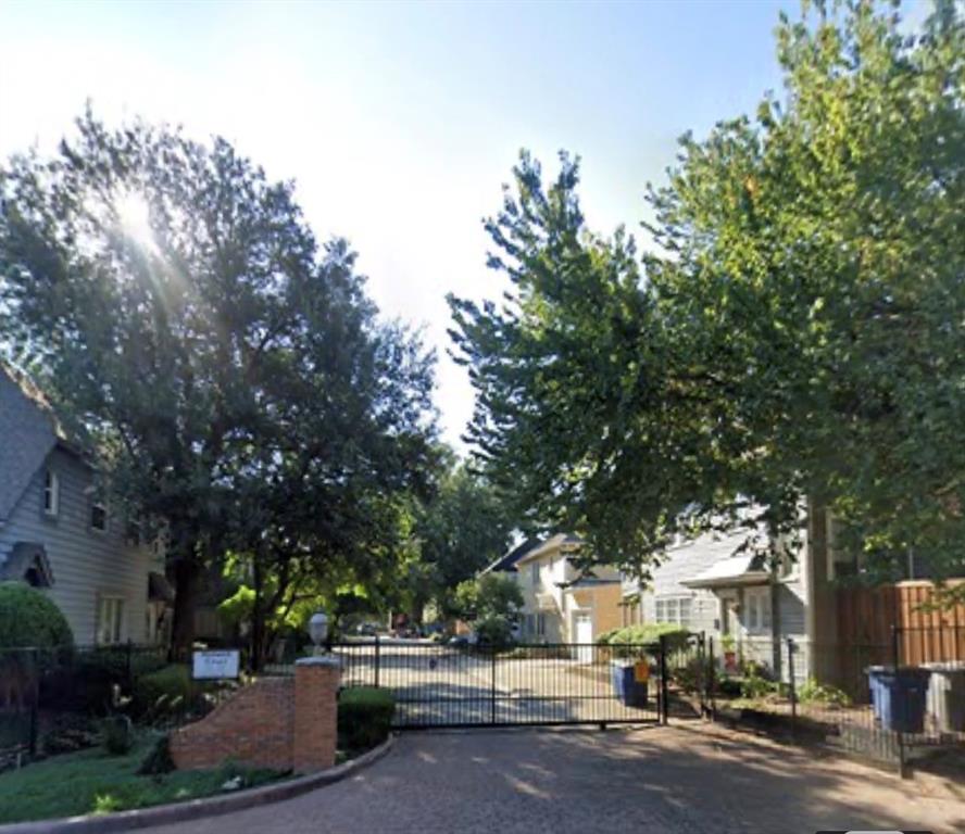4039 Roswell Street