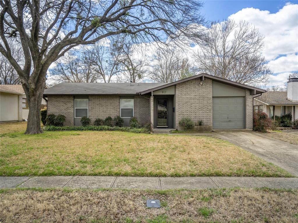Photo of 917 Warren Way, Richardson, TX 75080 (MLS # 21188706)