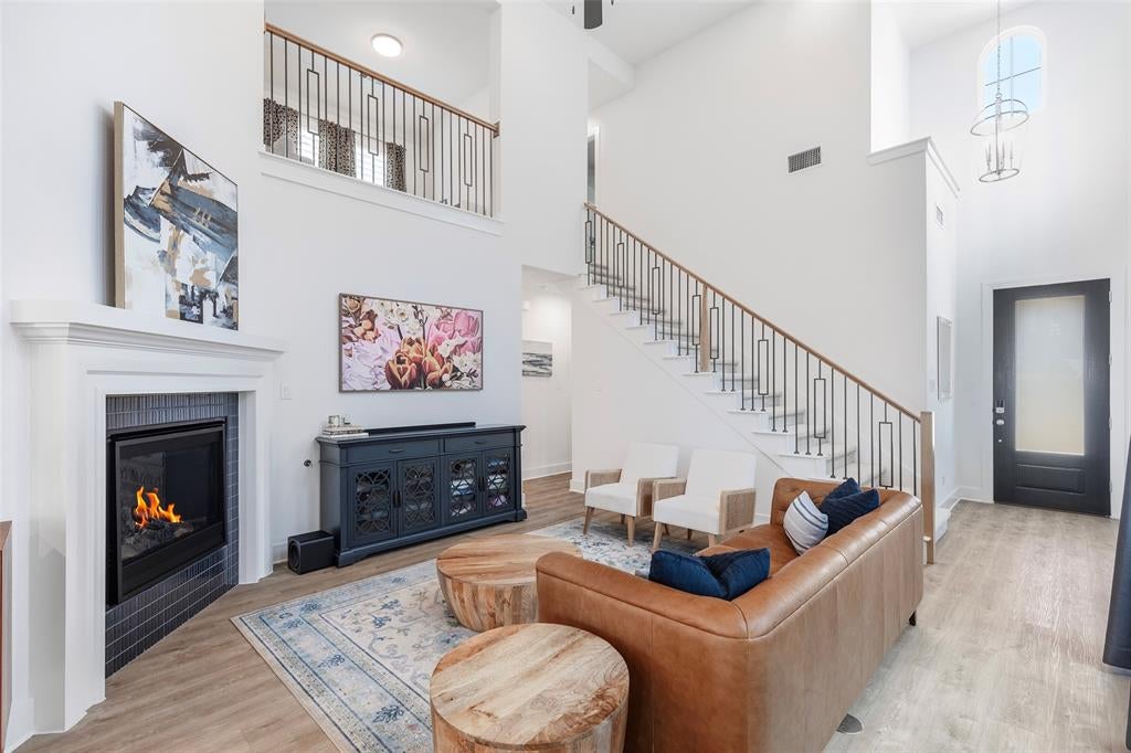 2704 Acadia Mews