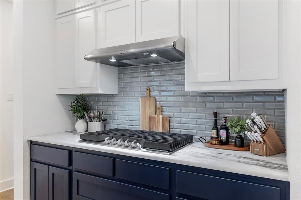 2704 Acadia Mews