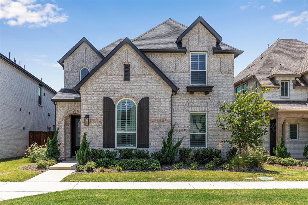 2704 Acadia Mews