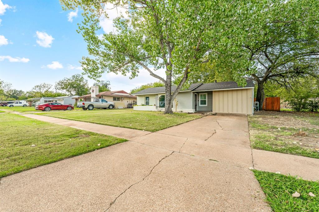 1352 Hillcrest Drive