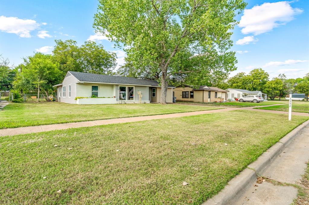 1352 Hillcrest Drive