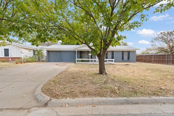508 NW NEWTON DR, BURLESON, TX 76028 - Image 9ceaea4aa0d6b147e4f701a2d08fc818/3923105577