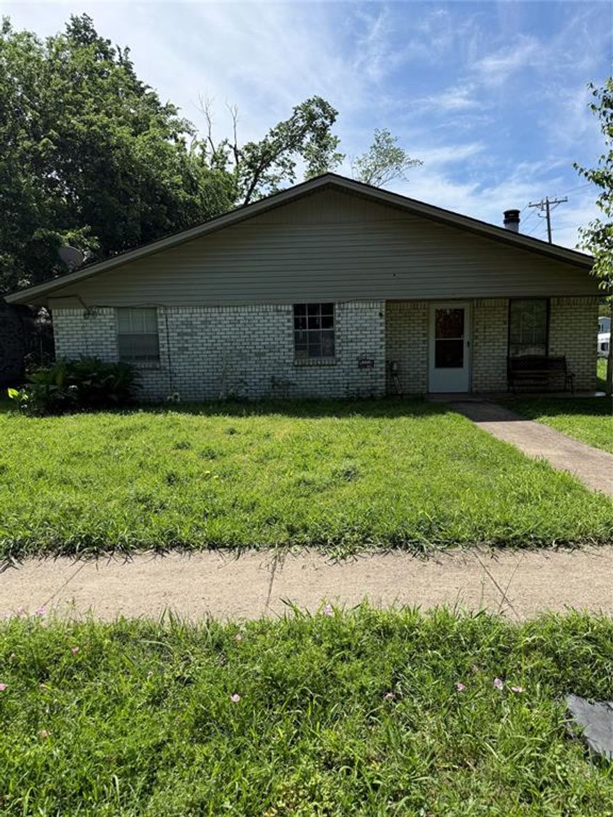 This property is ready for its new owners. It would make a great primary residence with some TLC, or a good investment property. Conveniently located just off I-45, this home offers an easy commute to downtown Dallas and close proximity to shopping, schools, and dining! The property is being sold AS-IS.