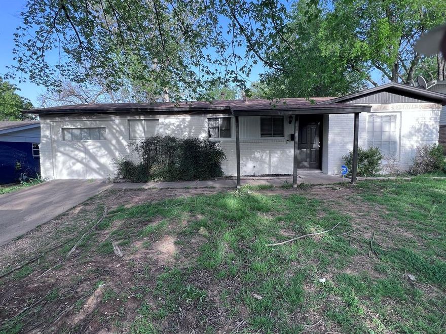 Are you looking to expand your rental portfolio or looking for your first time investment property? Well look no further because this tenant occupied property is fully remodeled with 4 bedrooms and 2 bathrooms, located minutes from all the attractions Arlington has to offer. It's also conveniently located 20 minutes from downtown Fort Worth and 30 minutes from downtown Dallas. This is the prefect investment property for you!