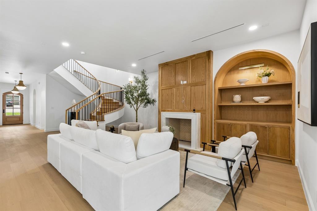 LAKEWOOD HILLS - Residential