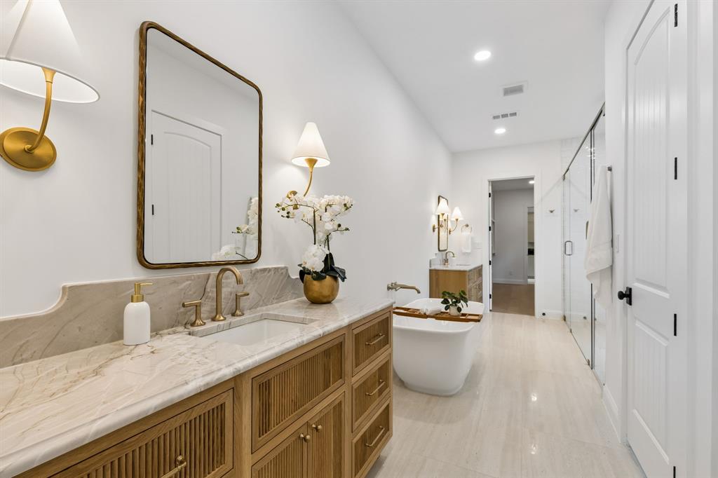 LAKEWOOD HILLS - Residential