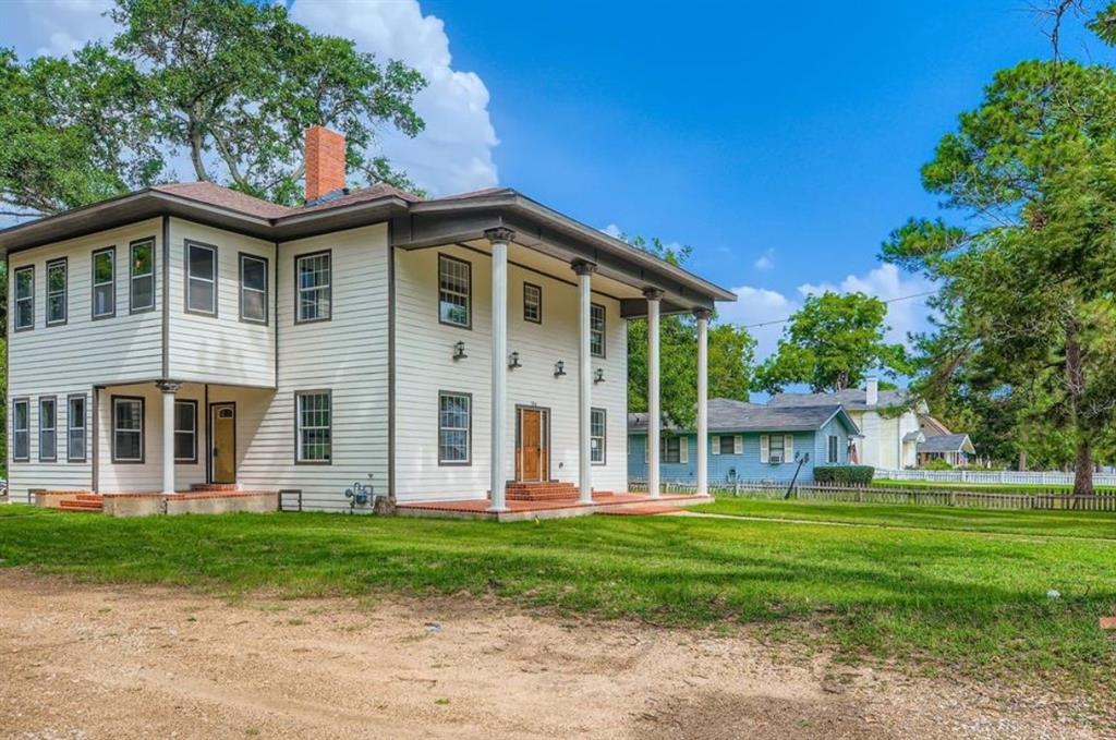 704 S Houston Street